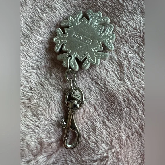Vintage Coach snowflake bag charm - Picture 2 of 2